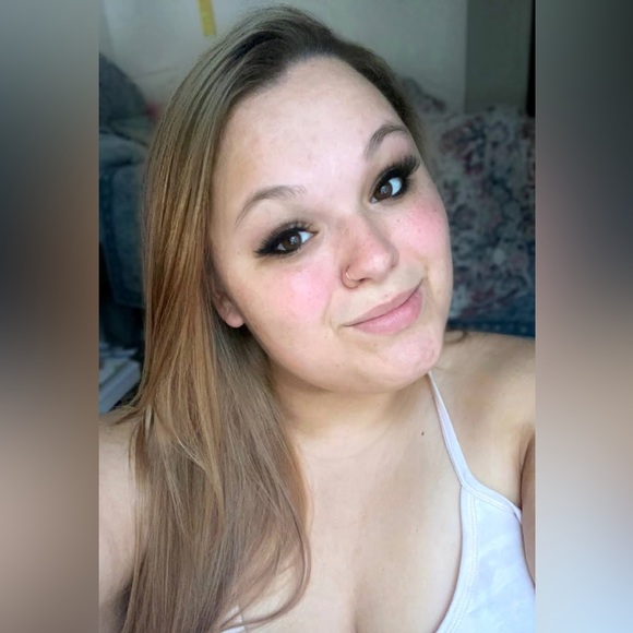 Meet your Posher, Julia - Picture 1 of 2